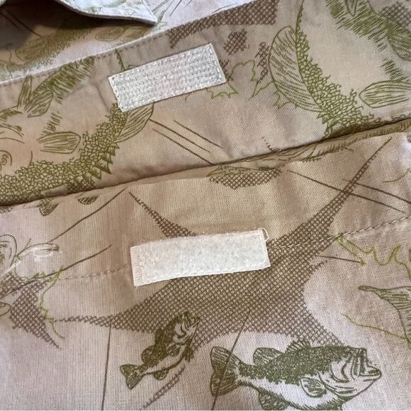 Cabela’s Fishing Shirt with hook and loop closures on pockets and back. Size L. - Picture 6 of 12